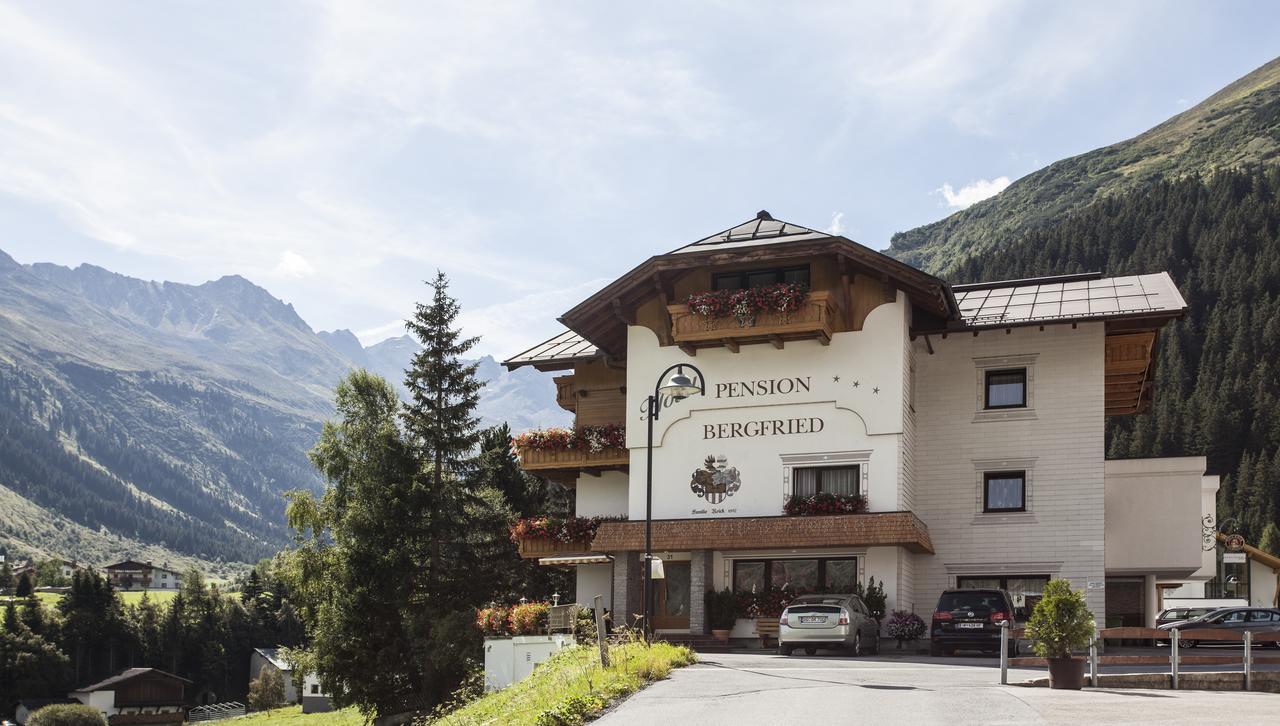 Pension Bergfried Hotel Galtur Bagian luar foto